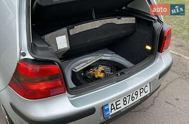 Хэтчбек Volkswagen Golf 2001 в 