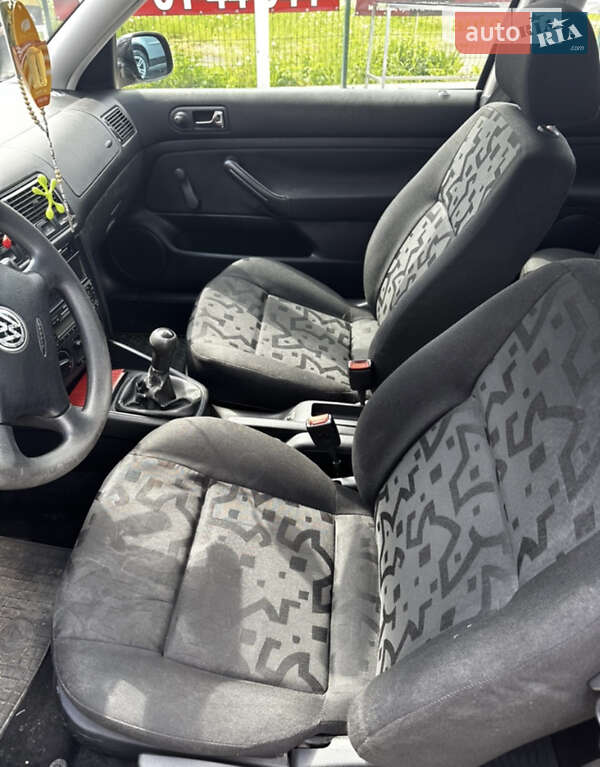 Хетчбек Volkswagen Golf 2000 в Калуші