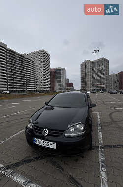 Хэтчбек Volkswagen Golf 2004 в Киеве