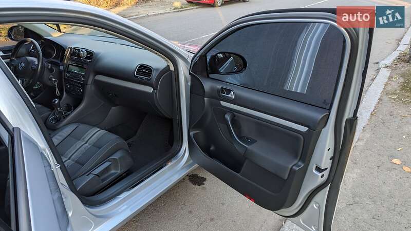 Універсал Volkswagen Golf 2013 в Чернівцях