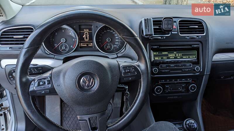 Універсал Volkswagen Golf 2013 в Чернівцях