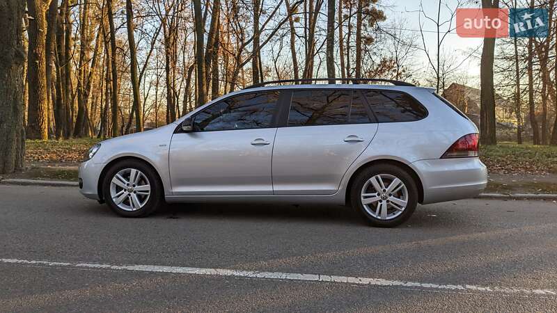 Універсал Volkswagen Golf 2013 в Чернівцях