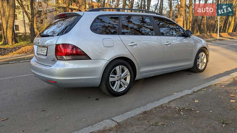 Універсал Volkswagen Golf 2013 в Чернівцях