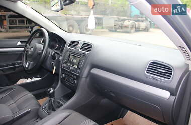 Універсал Volkswagen Golf 2012 в 