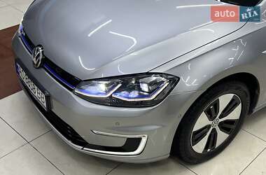 Хетчбек Volkswagen Golf 2018 в 