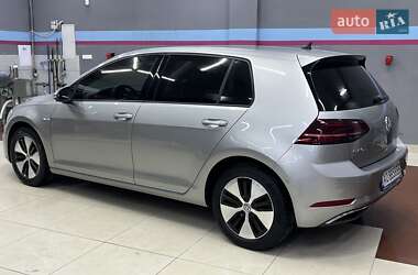 Хетчбек Volkswagen Golf 2018 в 