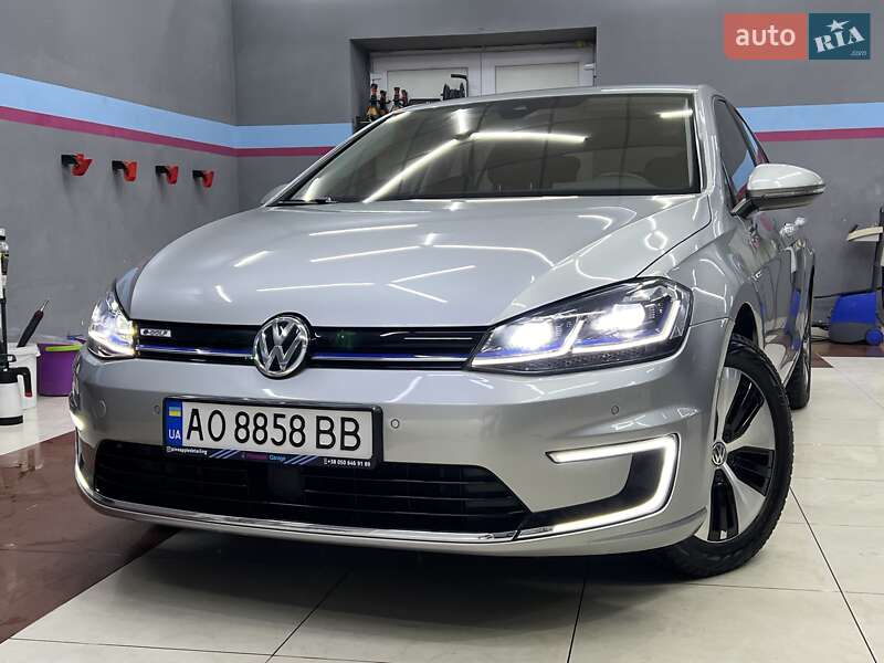 Хетчбек Volkswagen Golf 2018 в 
