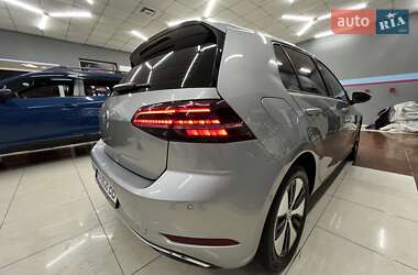 Хетчбек Volkswagen Golf 2018 в 