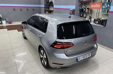 Хетчбек Volkswagen Golf 2018 в 