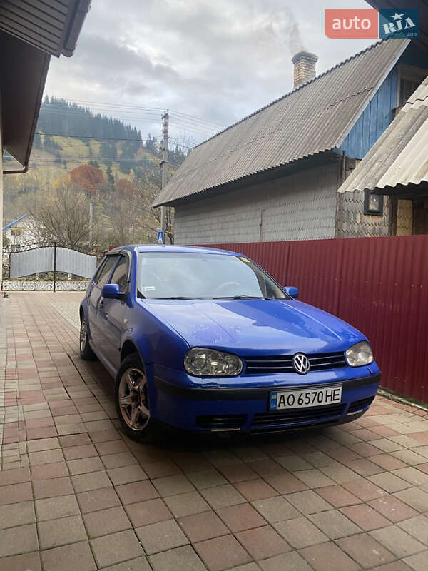 Хетчбек Volkswagen Golf 2000 в Дубовому