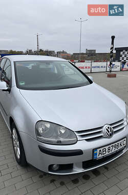 Хетчбек Volkswagen Golf 2004 в Вінниці