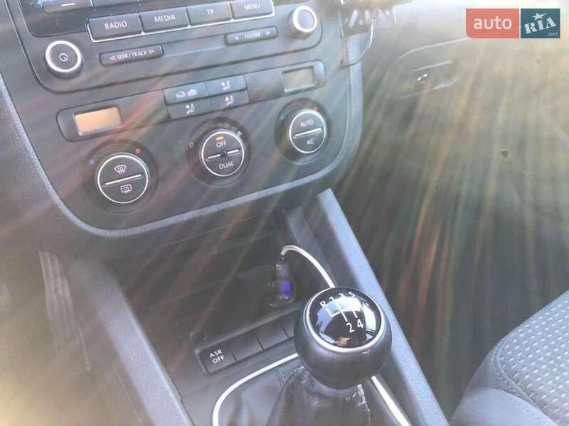 Универсал Volkswagen Golf 2009 в Шумске