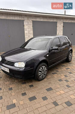 Хэтчбек Volkswagen Golf 2002 в Березному