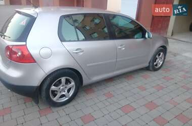 Хетчбек Volkswagen Golf 2004 в Івано-Франківську