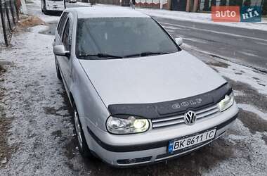 Хэтчбек Volkswagen Golf 1999 в Заречном