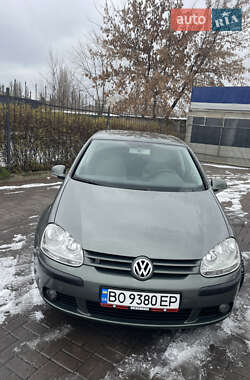 Хэтчбек Volkswagen Golf 2003 в Киеве