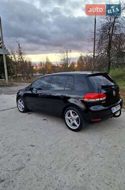 Хетчбек Volkswagen Golf 2010 в Вараші