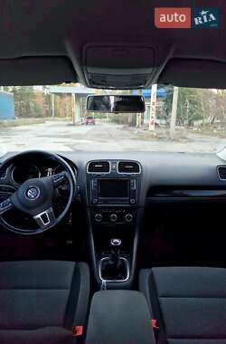 Хетчбек Volkswagen Golf 2010 в Вараші