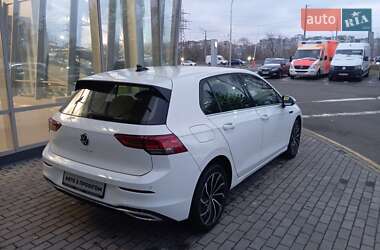 Хэтчбек Volkswagen Golf 2023 в Киеве