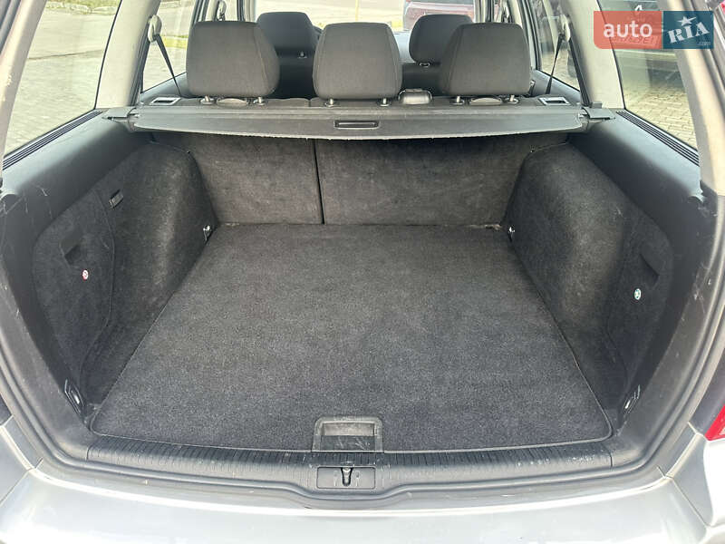 Універсал Volkswagen Golf 2005 в Сумах