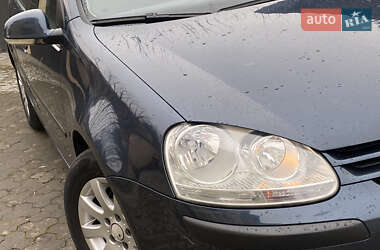 Хэтчбек Volkswagen Golf 2005 в Самборе