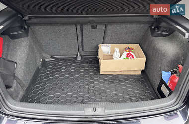 Хэтчбек Volkswagen Golf 2009 в 
