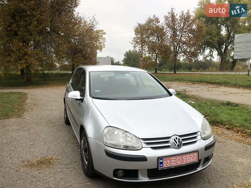 Хэтчбек Volkswagen Golf 2004 в Первомайске