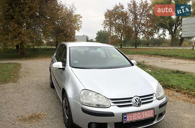 Хэтчбек Volkswagen Golf 2004 в Первомайске