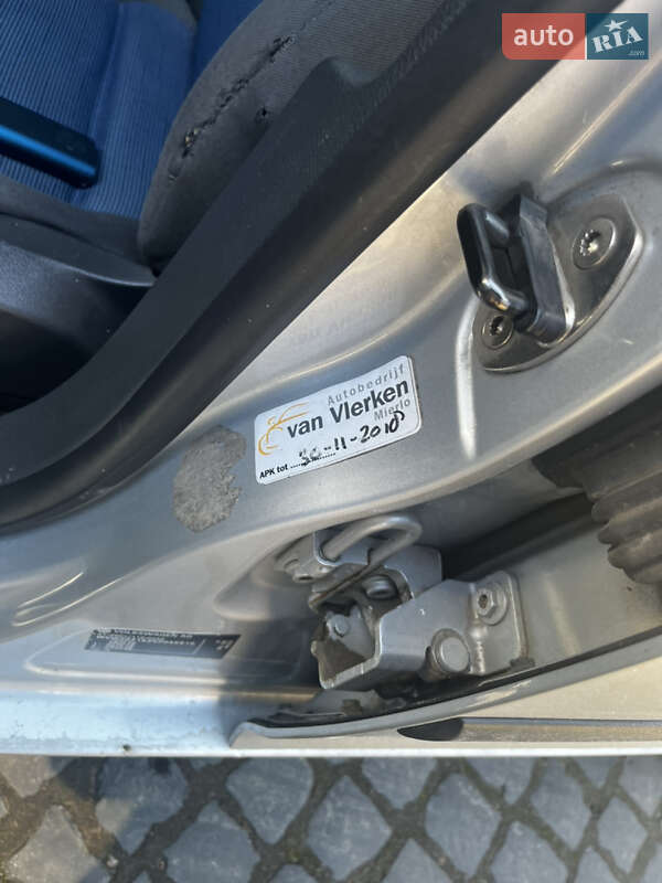 Хетчбек Volkswagen Golf 2004 в Львові