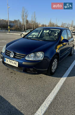 Хэтчбек Volkswagen Golf 2004 в Киеве