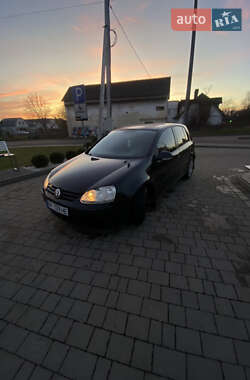 Хэтчбек Volkswagen Golf 2005 в Дрогобыче