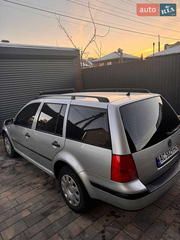 Універсал Volkswagen Golf 2002 в Цумані