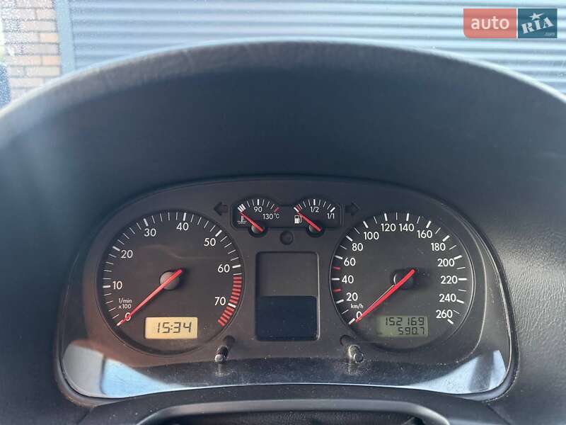 Універсал Volkswagen Golf 2002 в Цумані