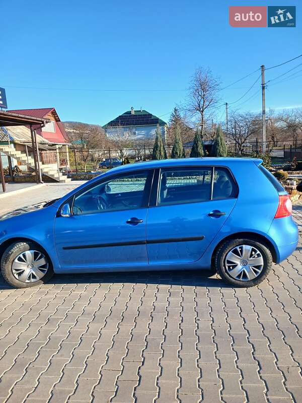 Хетчбек Volkswagen Golf 2004 в Могилів-Подільському