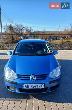 Хэтчбек Volkswagen Golf 2004 в Могилев-Подольске