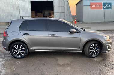 Хетчбек Volkswagen Golf 2015 в Львові