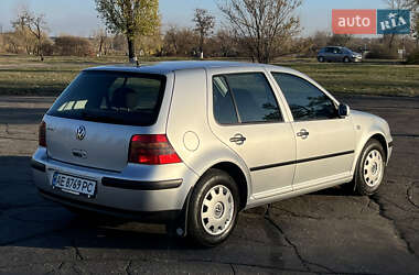 Хэтчбек Volkswagen Golf 2001 в 