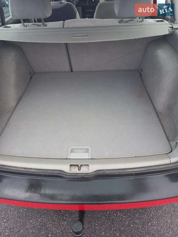 Універсал Volkswagen Golf 2002 в Ладижині