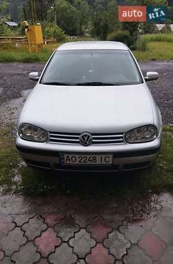 Хэтчбек Volkswagen Golf 2001 в Межгорье