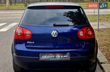 Хэтчбек Volkswagen Golf 2004 в Николаеве