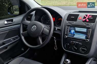 Хэтчбек Volkswagen Golf 2004 в Николаеве