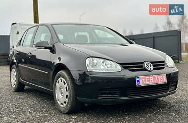 Хэтчбек Volkswagen Golf 2004 в Луцке