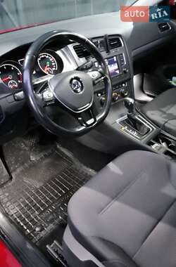 Хэтчбек Volkswagen Golf 2013 в 