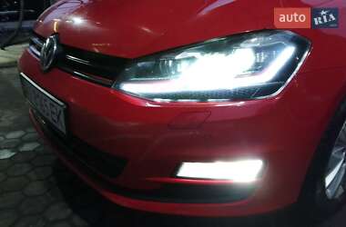 Хэтчбек Volkswagen Golf 2013 в 