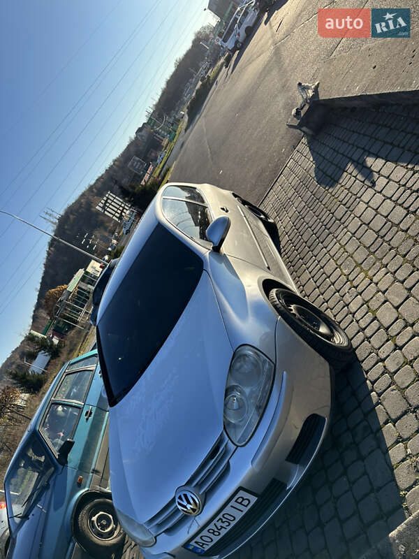 Хетчбек Volkswagen Golf 2004 в Мукачевому