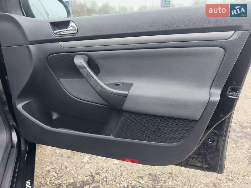 Хетчбек Volkswagen Golf 2003 в Тернополі