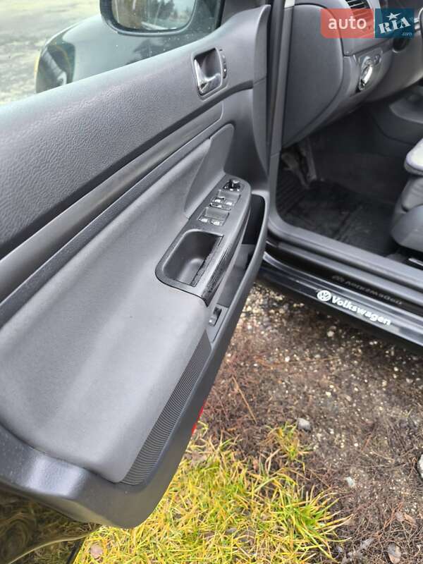 Хетчбек Volkswagen Golf 2003 в Тернополі