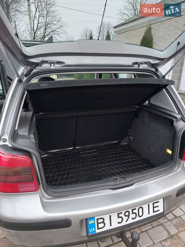 Хетчбек Volkswagen Golf 2002 в Оржиці