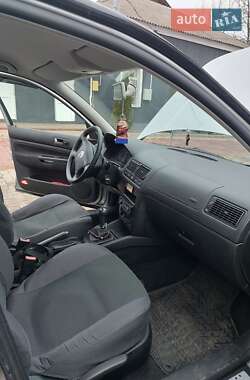 Хетчбек Volkswagen Golf 2002 в Оржиці