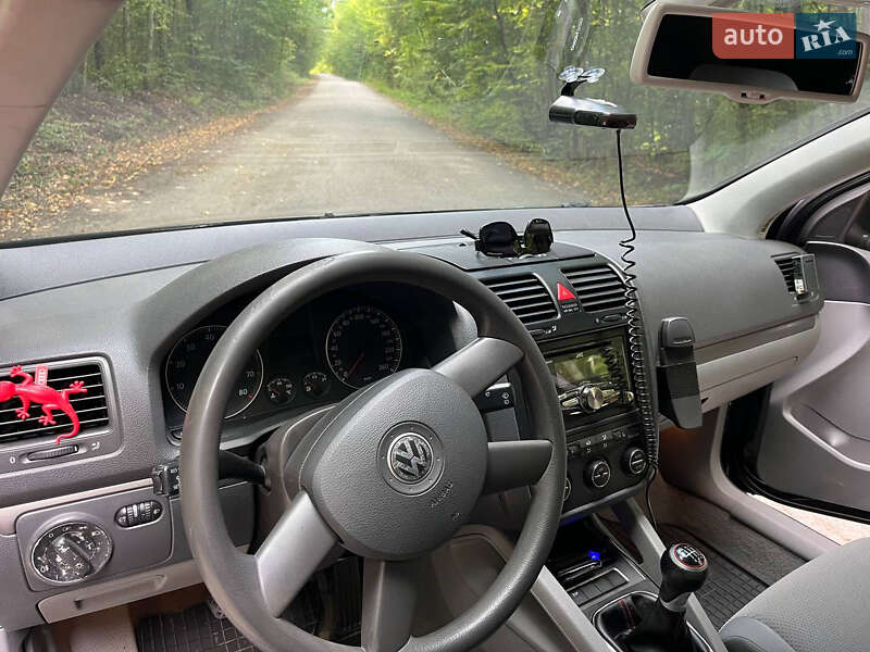 Хетчбек Volkswagen Golf 2003 в Новій Ушиці